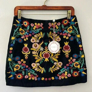 NWT! UMGEE Women's Mini Skirt Boho Embroidered Floral Black Lined Colorful Sz M